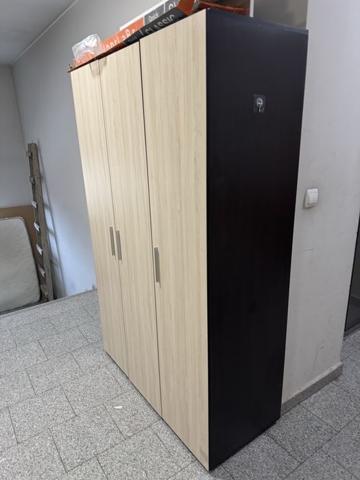 Гардероб с размери 182/117/50см