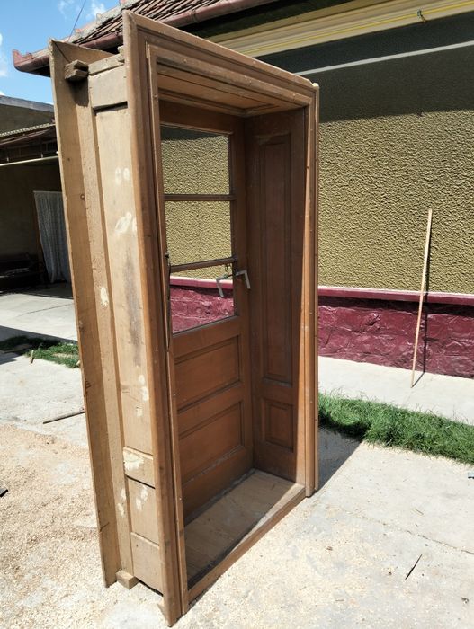 Ușa  lemn  masiv