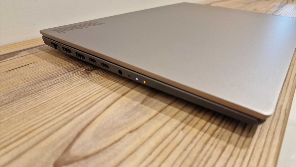 Продавам Lenovo ThinkBook 15-IIL перфектен