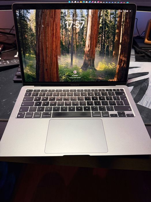 MacBook Air M1 8 RAM 256 HDD