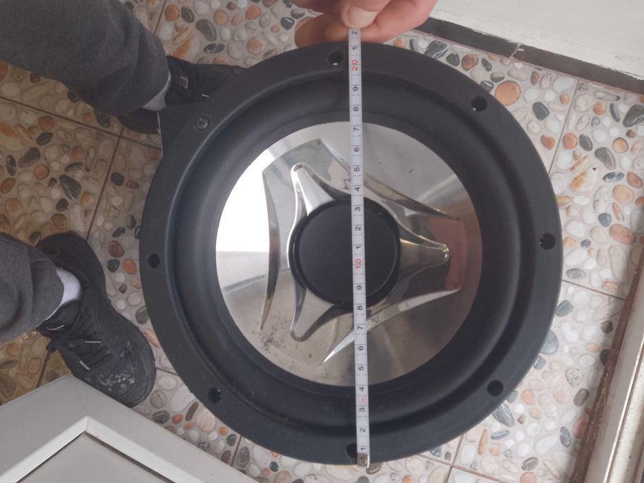 Vand doua difuzoare tip Subwoofer