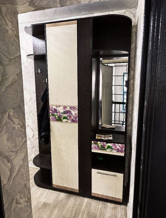 Продам прихожую.