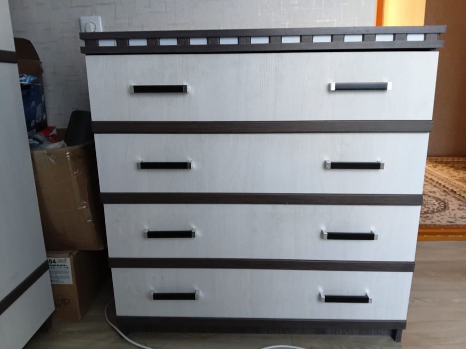 Продам комод в спальную