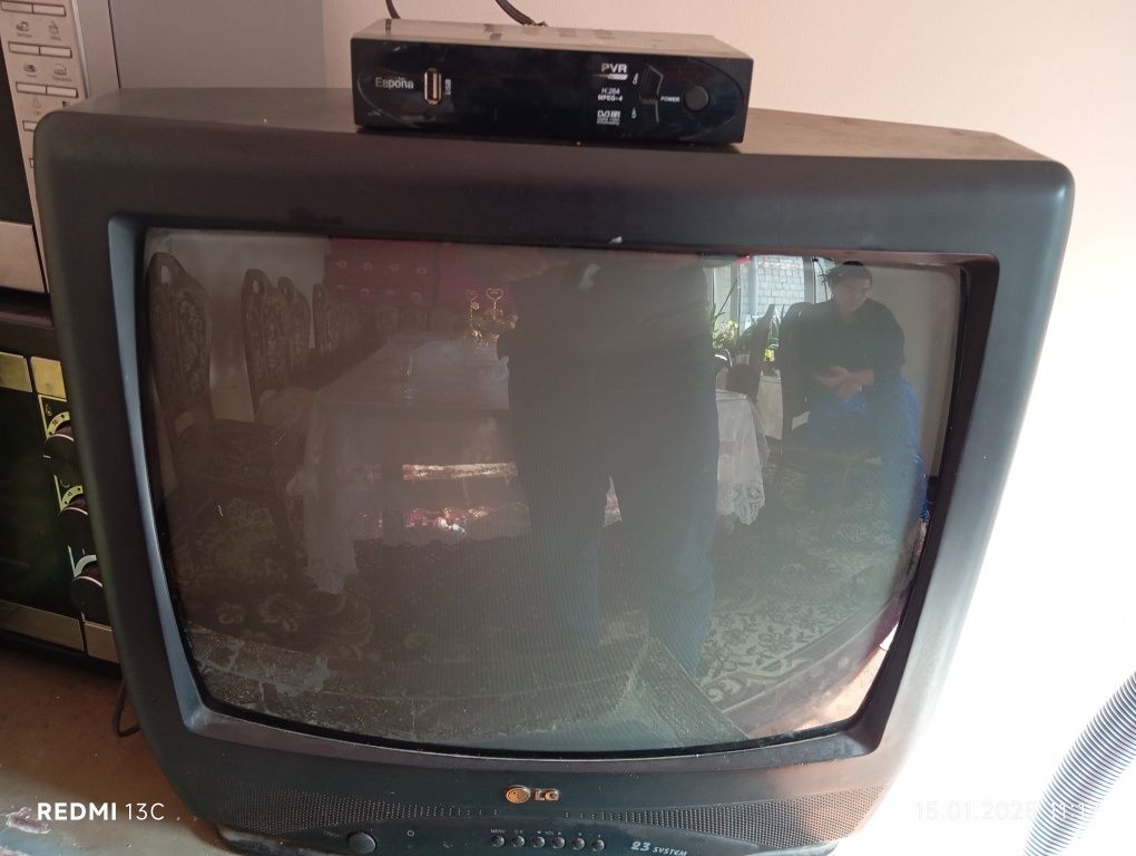 Televizor sotiladi