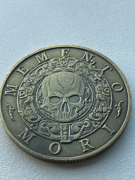Монета Memento mori / Carpe diem