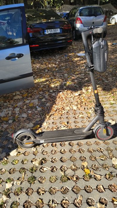 Vând trotineta electrica Xiaomi pro 2