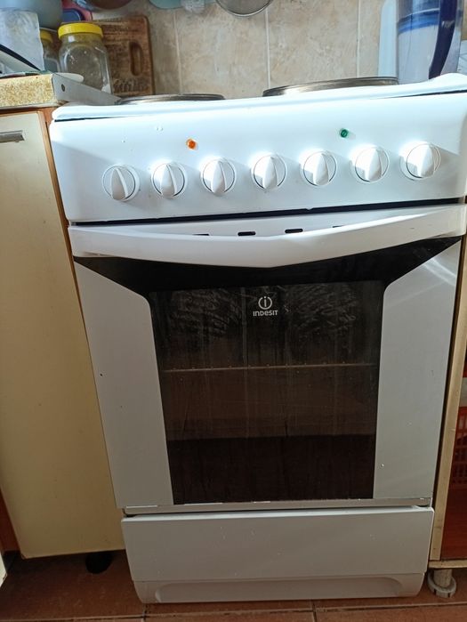 Электрическая плита Indesit