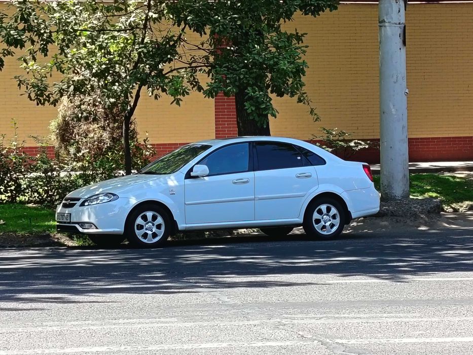 Gentra avtomat Elegant oq rang