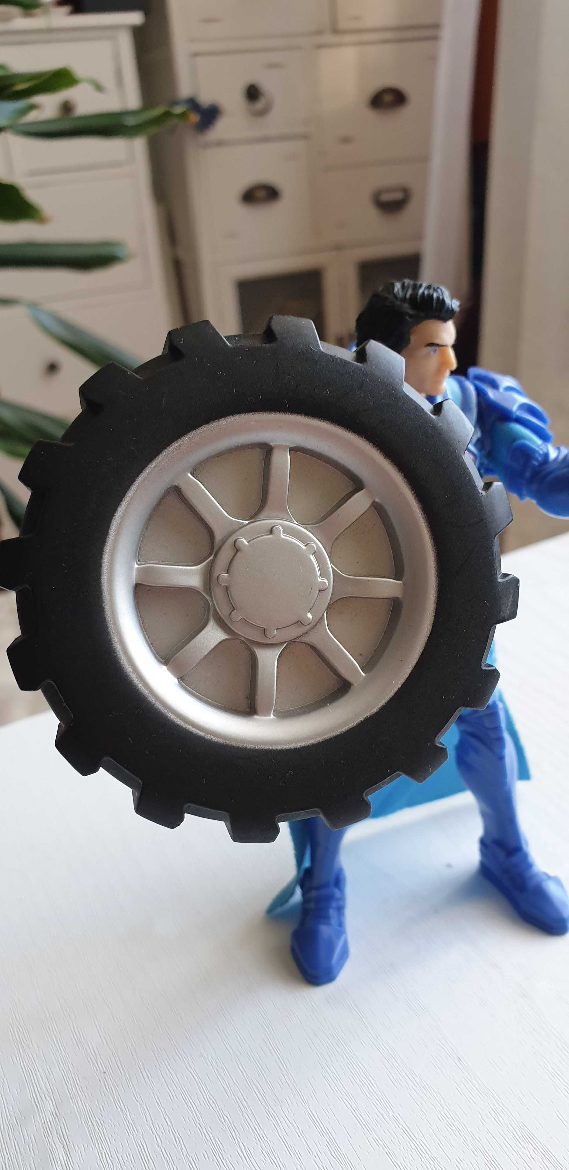 Figurina Superman: Man of Steel - Deluxe MEGA TIRE