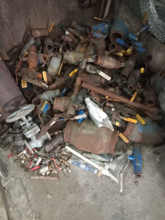 Продам краны новые и бу.