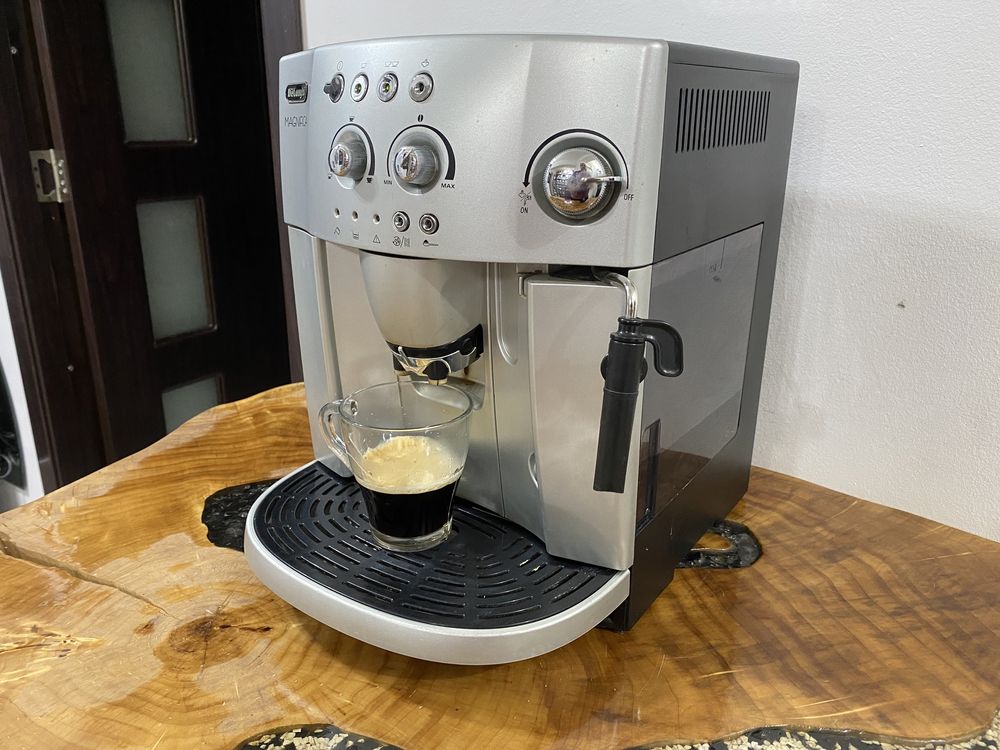 expresor / espressor delonghi magnifica