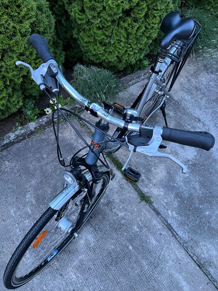 Bicicleta dama oras KTM 28" Aluminiu S/M  Dinam în butuc Shimano Deore