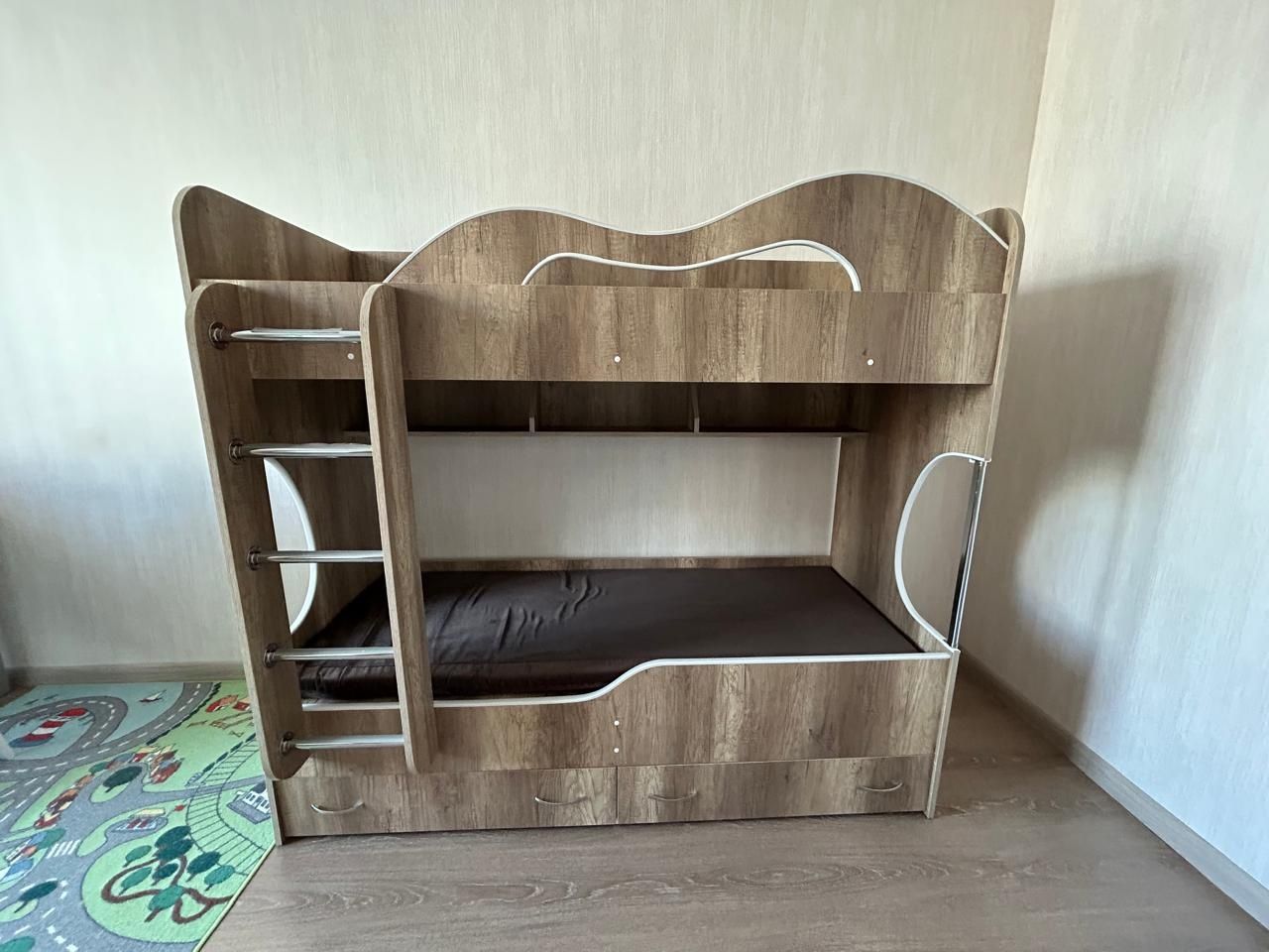 Продам двухъярусную детскую кровать