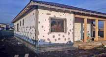 Case pe structură metal