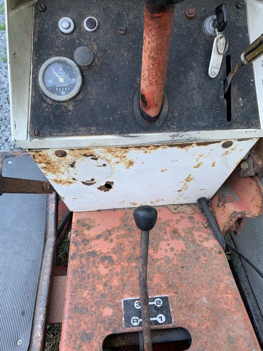 Tractoras de tuns iarba