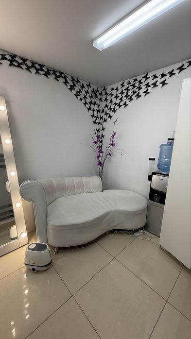 Диван подходят для офиса и салон красоты