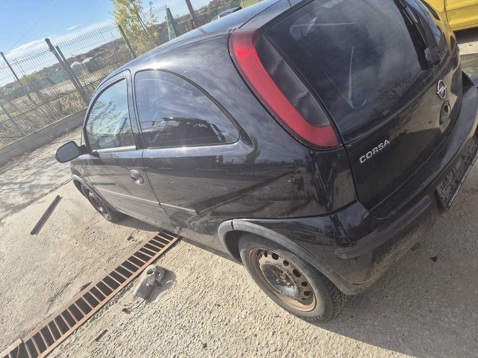 Vand bara fata ,capota ,faruri,stopuri,hayon Opel Corsa