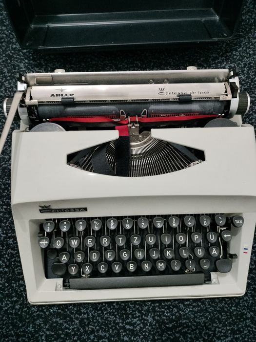 Mașina de scris Contesa de lux