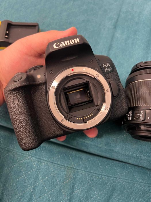 Camera foto Canon 750D + Obiectiv