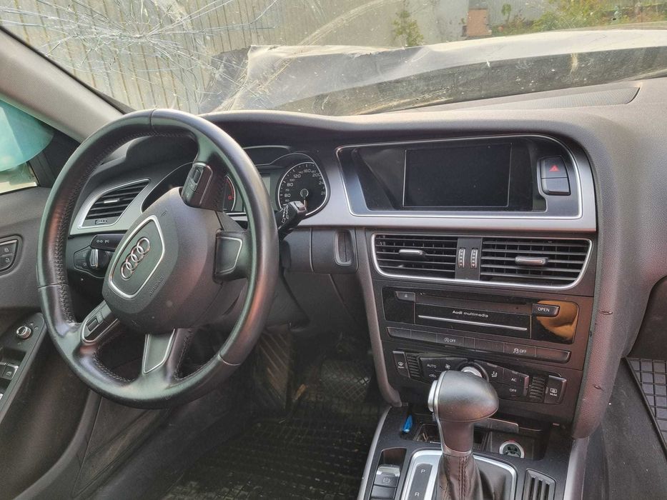 Auto AUDI A4 B8 avariat