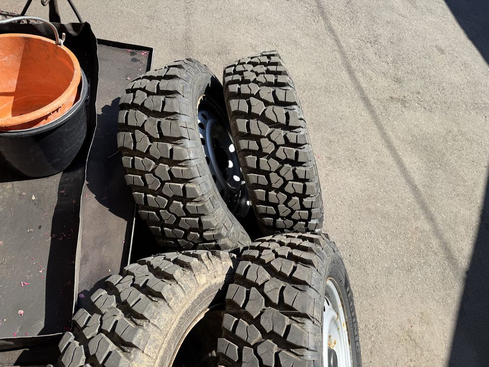 Vand 4 Anvelope Off Road 215 65 R16. Duster