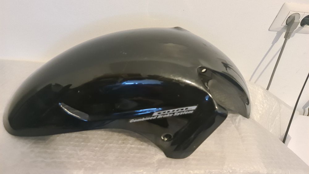 Carena aripă față deHonda CBR 1100xx , stare perfecta.