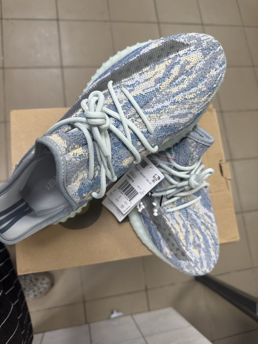 Yeezy boost 350 v2