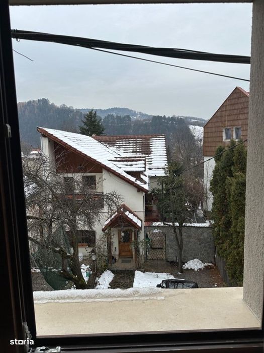 Casă cu 2 apartamente și garaj în schei centrul vechi