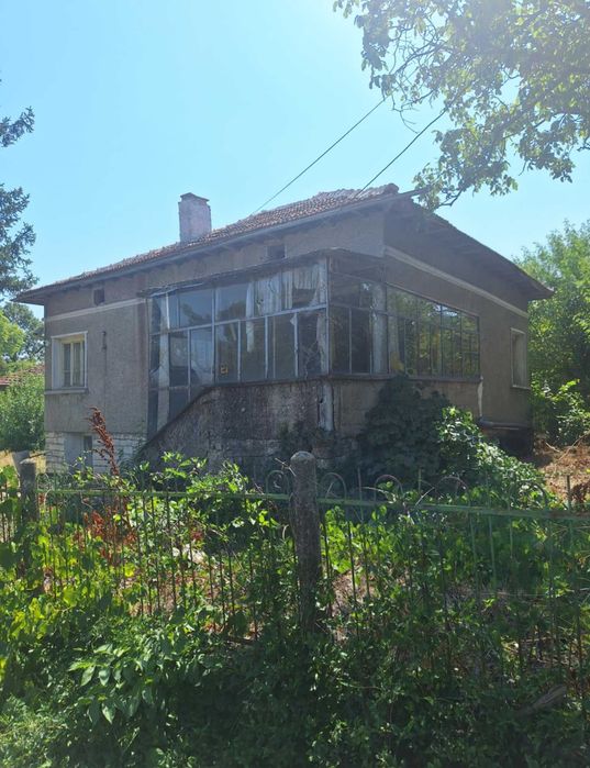 **Продава се къща на две нива – гр. Грамада, обл. Видин**