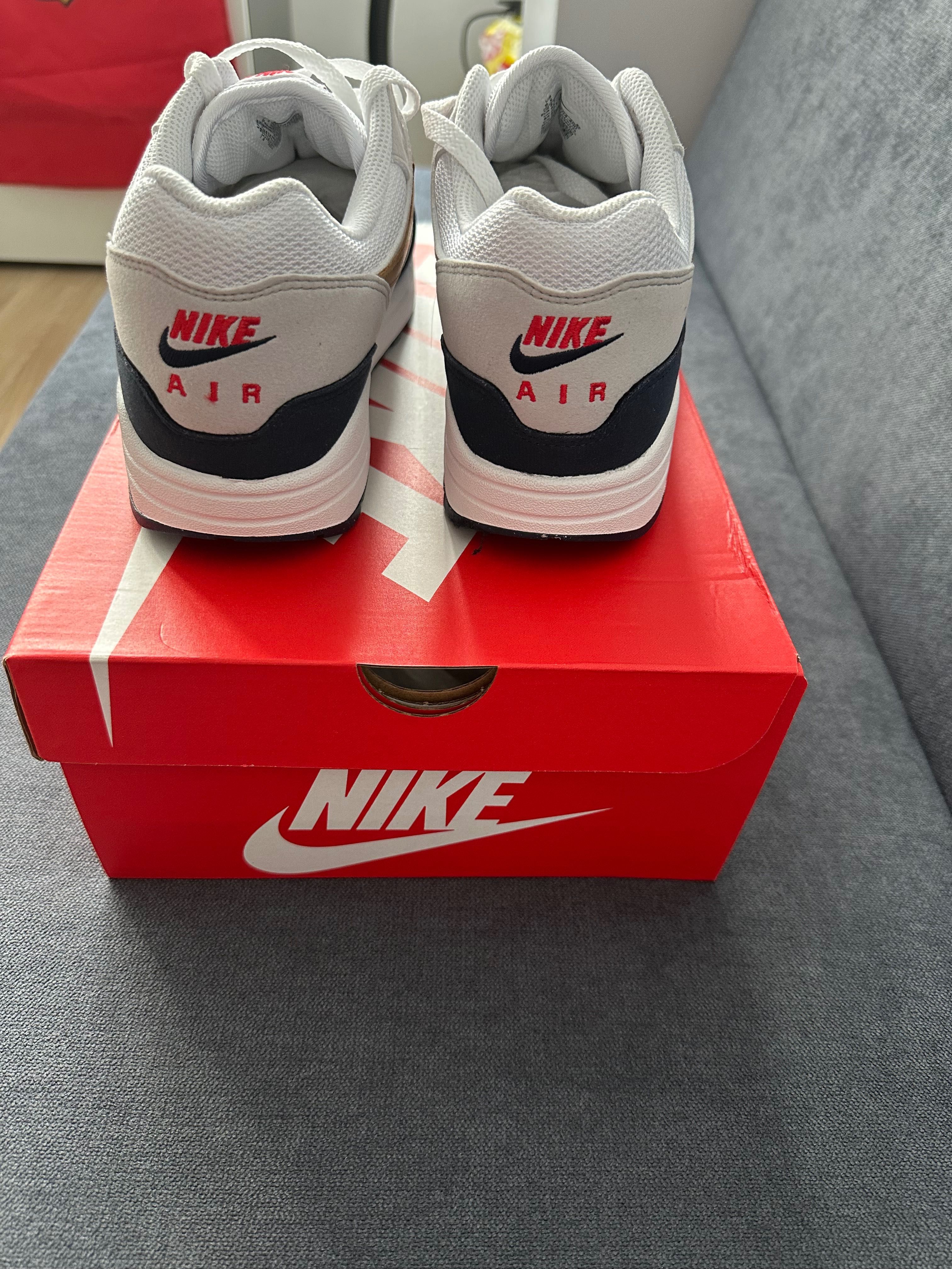 Nike Air Max Obsidian/Metallic gold/White 43 Номер