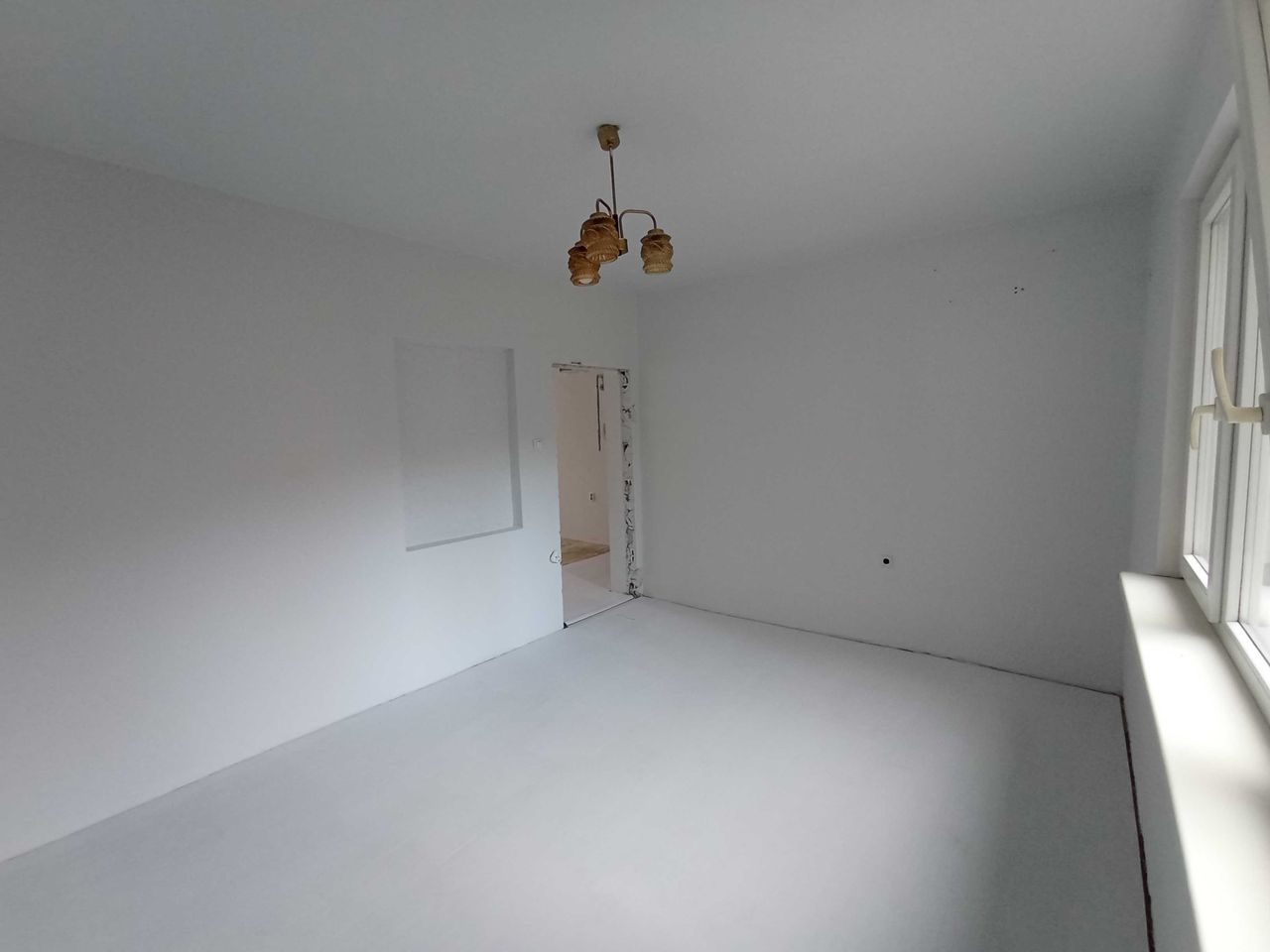 Дава се под наем Тристаен апартамент в Варна, ВИНС - 76 кв.м за 210000 € - Снимка #2