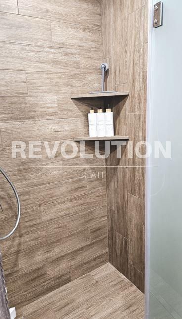 Тристаен апартамент в района на Колхозен Пазар!