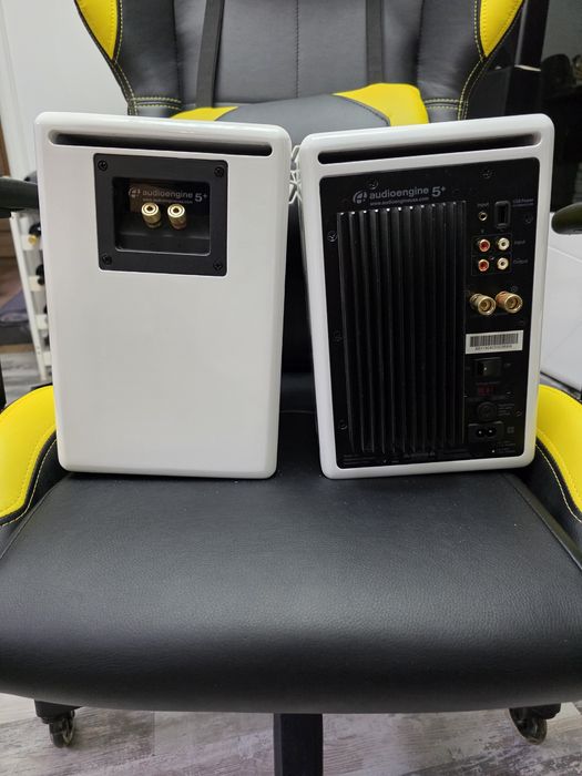 Boxe amplificate Audioengine A5+ Albe, impecabile.