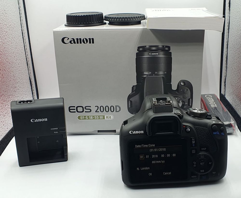 Aparat Foto DSLR Canon EOS 2000D obiectiv EF-S 18-55 mm
