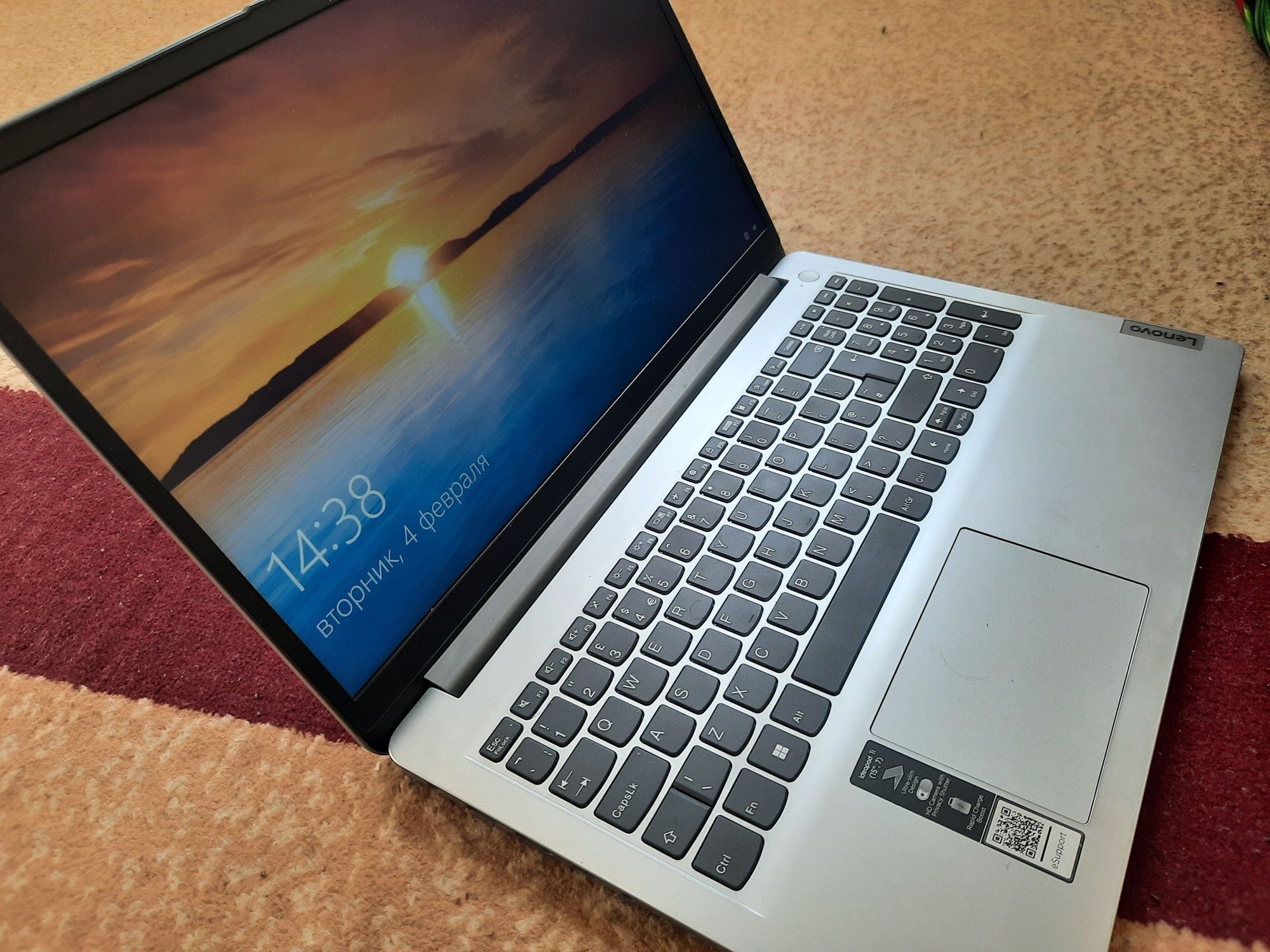 Lenovo Noutbuk sotiladi