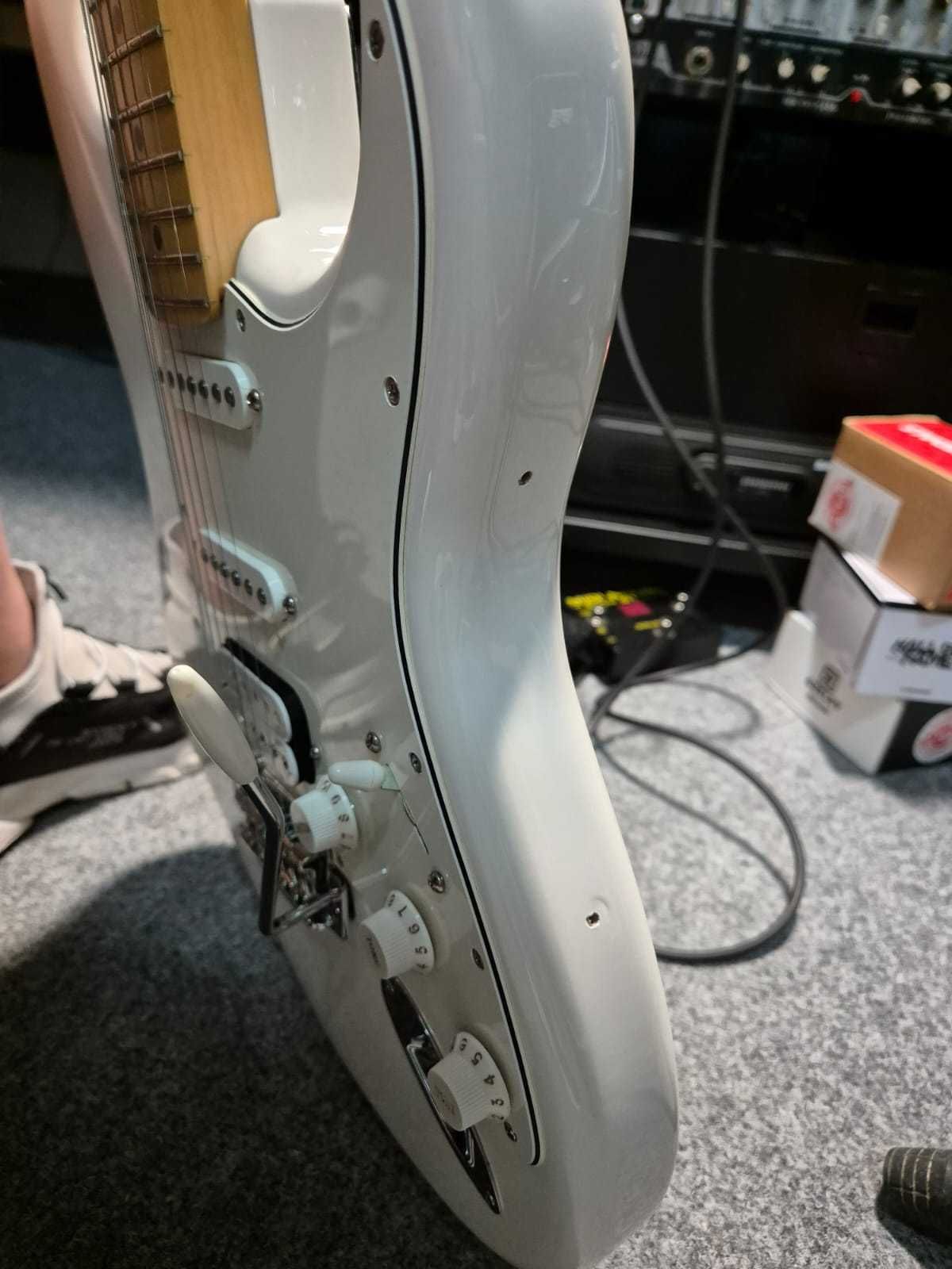 Chitara electrica Fender Player Series Strat HSS MN PWT
