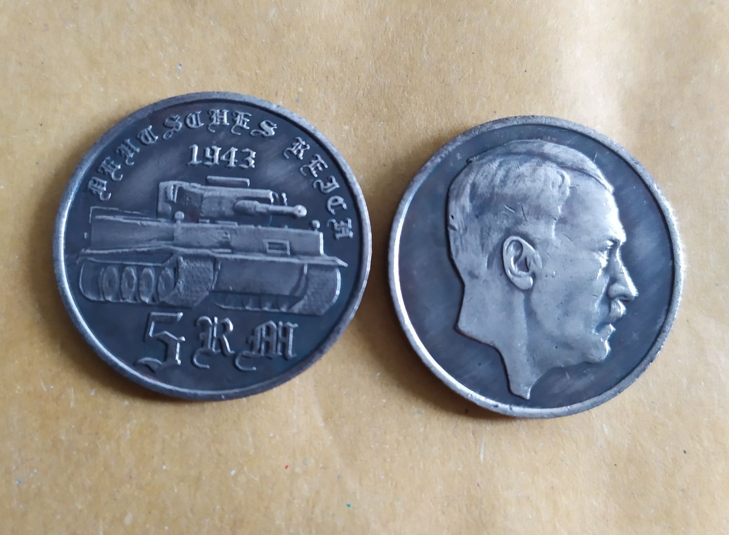 5 Marci 1943 moneda Panzer Tiger Adolf Hitler  Rechismark Germania