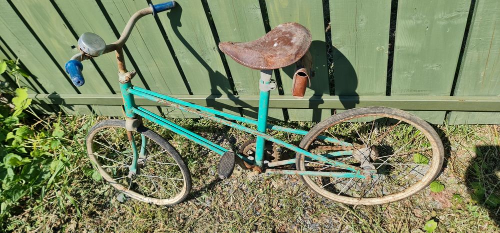 Biciclete vechi.Masina
