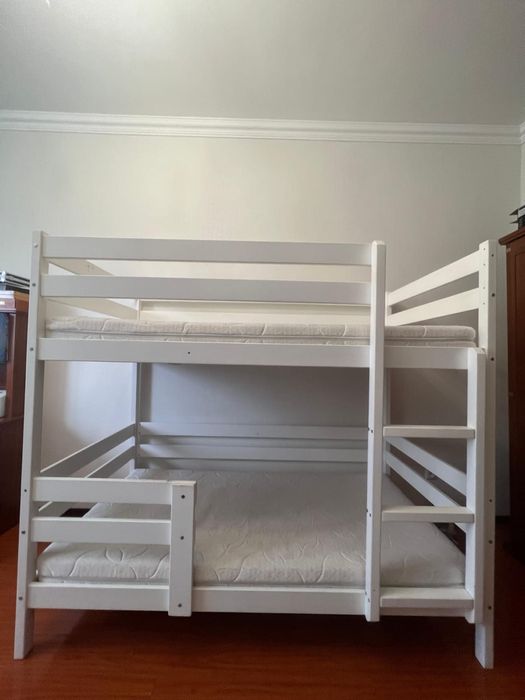 Продам двухярусный кровать в отличном состоянии.