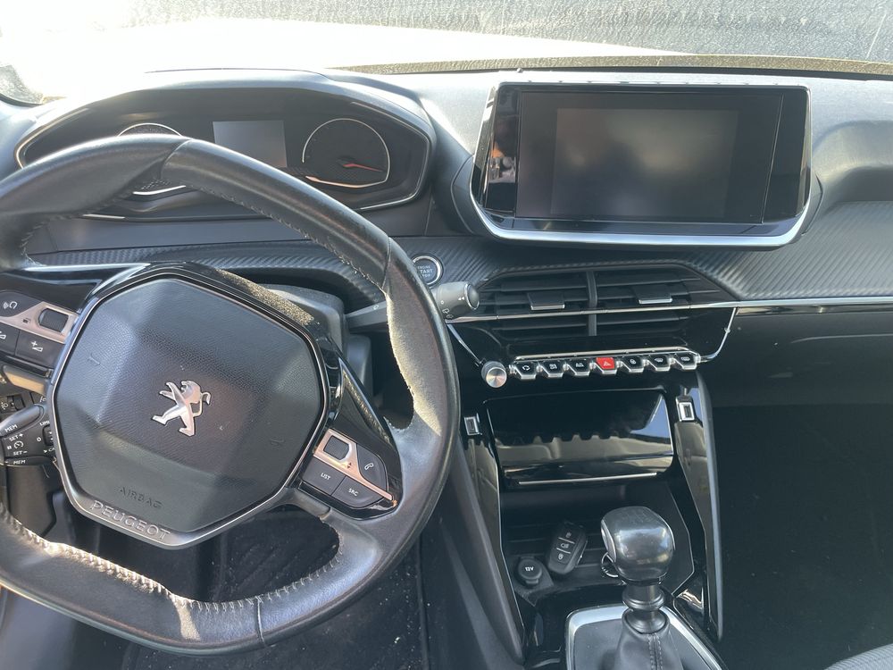 Peugeot 208 на части