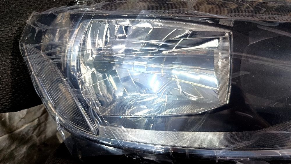 Продам передние фары Jetta 6, рестайлинг галоген