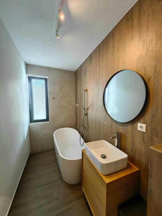 Apart 3 Camere Decomandat 2 Bai si 2 Balcoane etj 1 Mobilat  Parcare