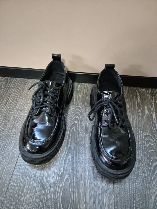 Vând pantofi fetite