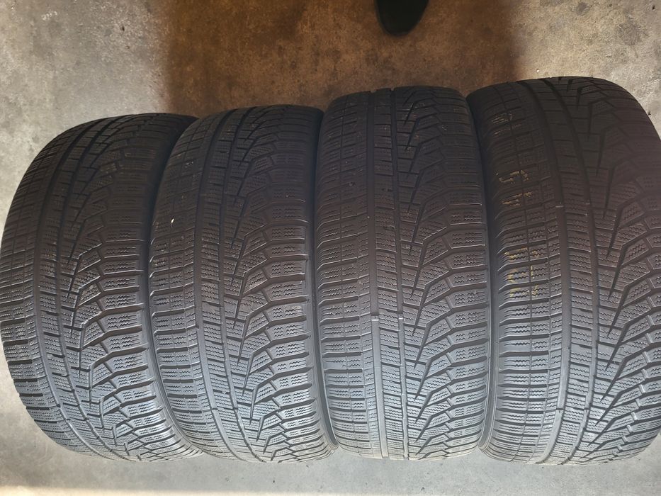4 anvelope 225 45 R 18 Hankook iarna