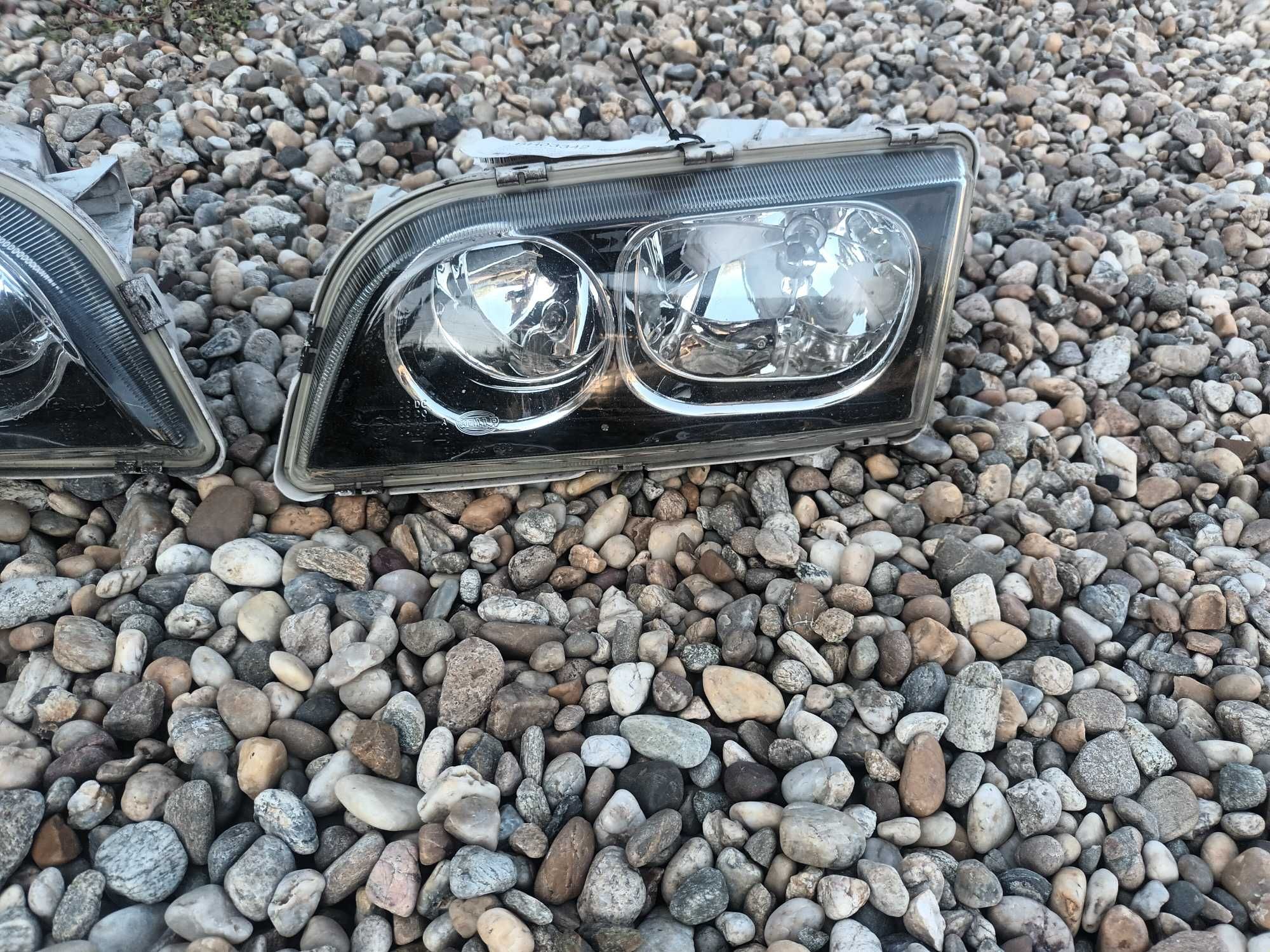 ляв и десен фар за волво В40 С40 VOLVO V40 S40