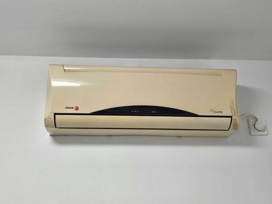 Продавам работещ климатик