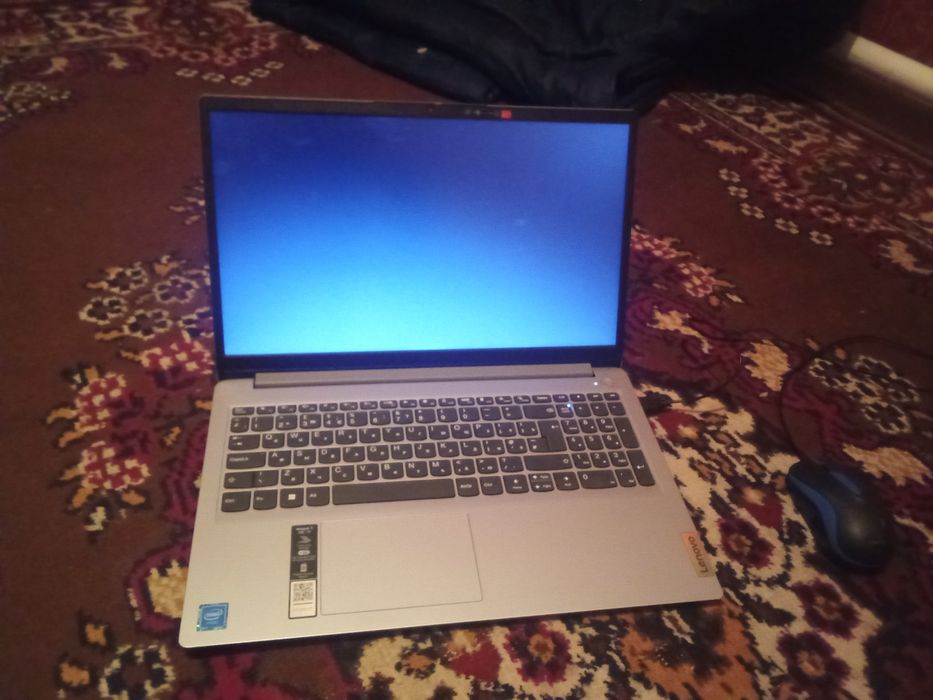 Ноутбук в идеяле продам