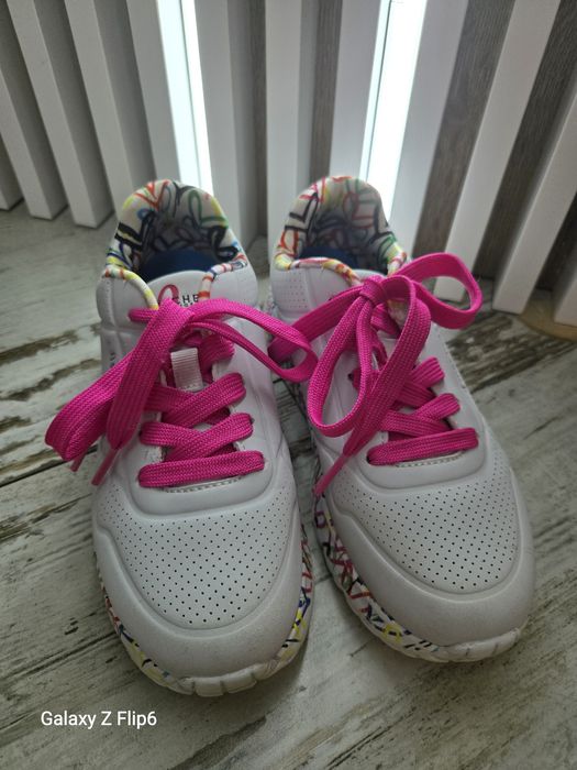 Skechers детски маратонки №32 – цветни сърца, розови връзки
