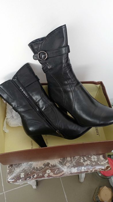 Продам зимнюю и осеннюю обувь размер 36-37