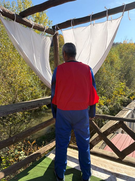 Продавам костюм на Батман ,Супермен и Squid game